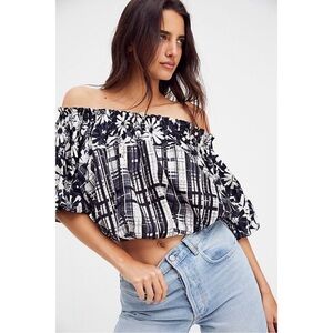 Free People Black and White Off-Shoulder Crop Top, Size Small, EUC!